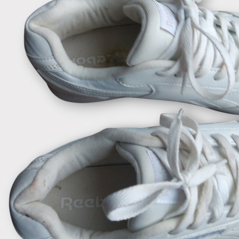 REEBOK CLASSIC MEN'S SIZE 9 WHITE RUNNING SHOE. - Picture 3 of 8